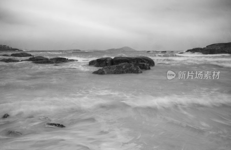 福建平潭岛海边礁石与海浪景象