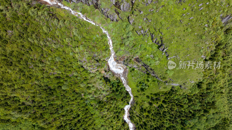 四川阿坝理县毕棚沟景区的高山瀑布