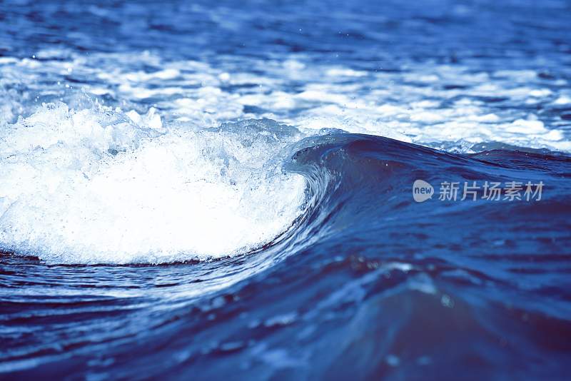 海浪波涛汹涌浪花巨浪浪潮汹涌