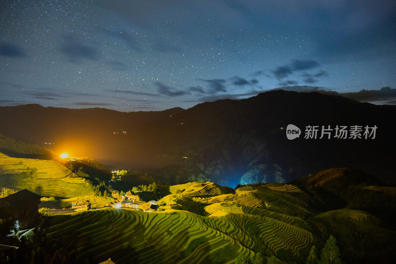 夜晚星空下的桂林龙胜龙脊梯田