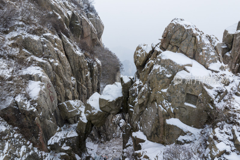 雪后泰山，银装素裹