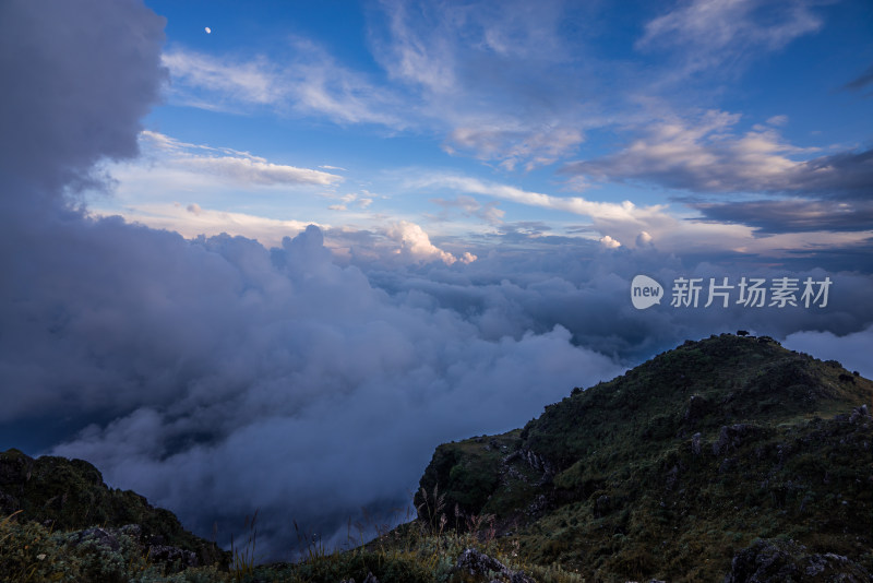 四川雅安牛背山云海