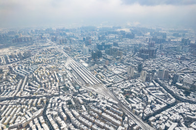 冬天丘陵山川农田美丽乡村雪景航拍图