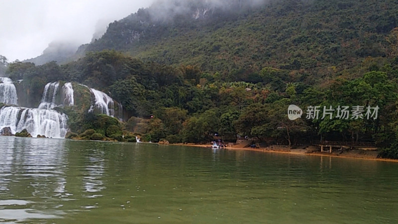 南宁山间瀑布自然风景