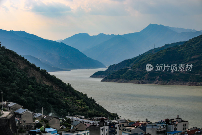 长江三峡江面，西陵峡，兵书宝剑峡绝美风光