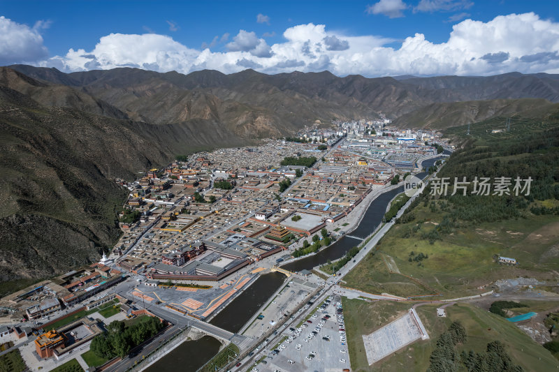 甘肃甘南拉卜楞寺高原藏地古城全景航拍