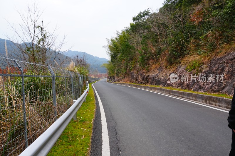 山上的柏油路、道路