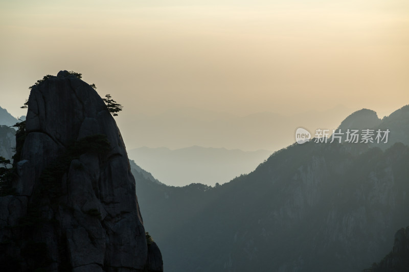 形态各异的山峰