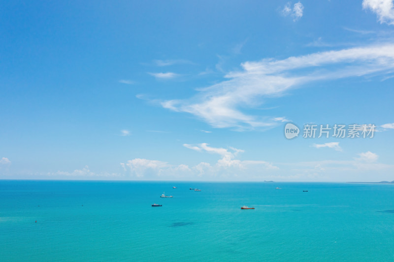 海南省三亚市大海上的游艇渔船航拍