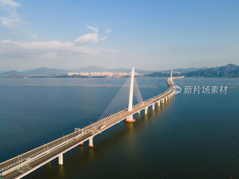 航拍广东深圳湾大桥夕阳风光 跨海大桥