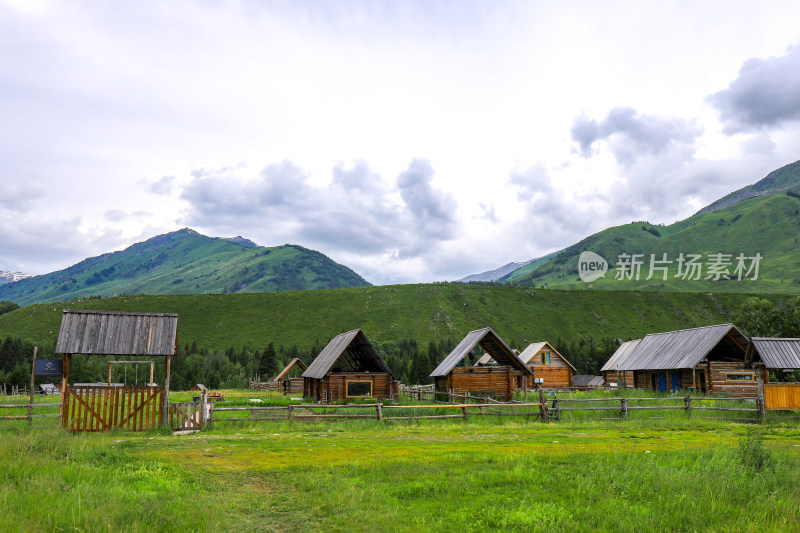 春季阿勒泰禾木村庄风景