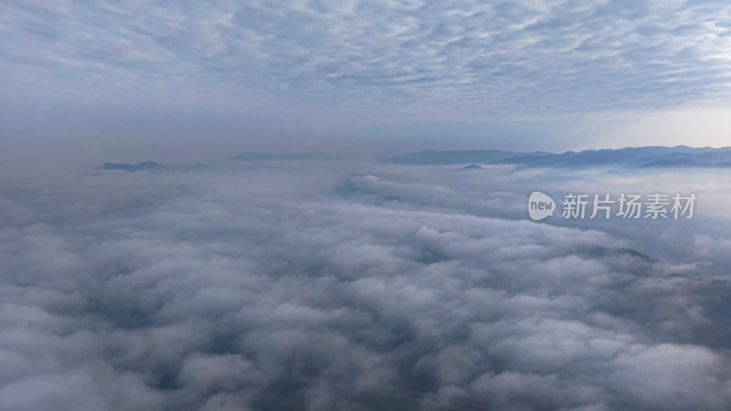 高空俯瞰云海与远山