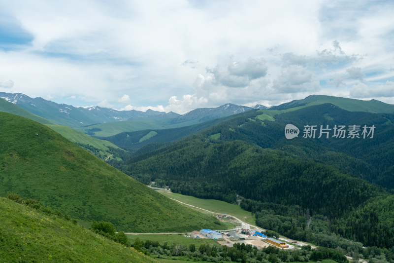 新疆阿勒泰云霄峰景色