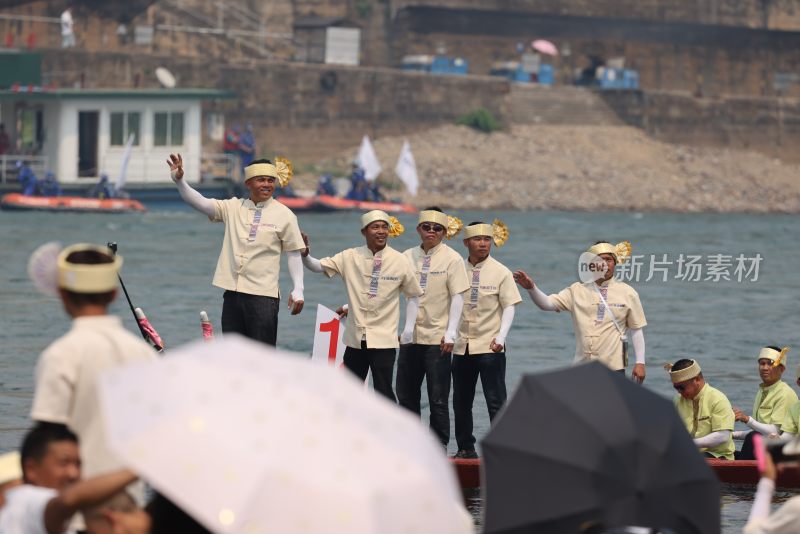 云南西双版纳泼水节赛龙舟