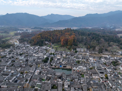 安徽黄山水墨江南宏村徽派建筑群秋色航拍