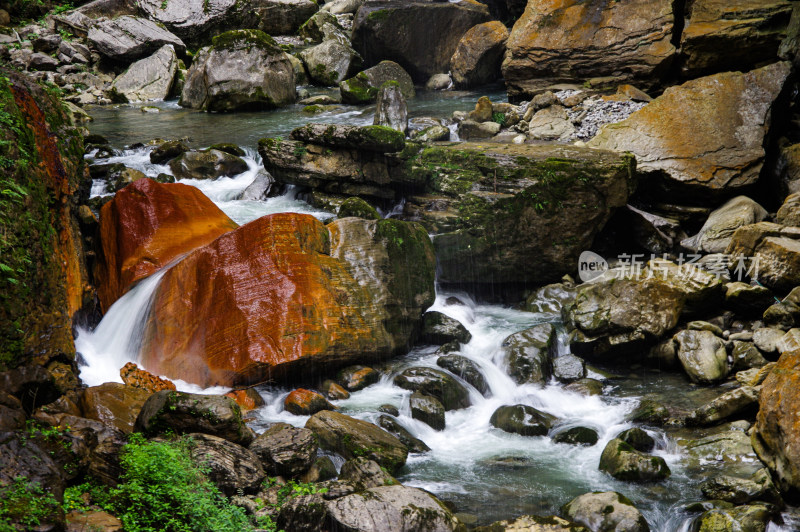 山谷溪流瀑布岩石素材