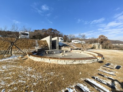 山东文登天福山水库山水露营地雪景