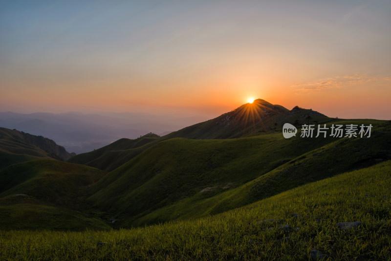 江西武功山发云界日落景观