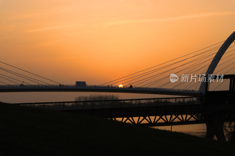 日落的南京眼大桥