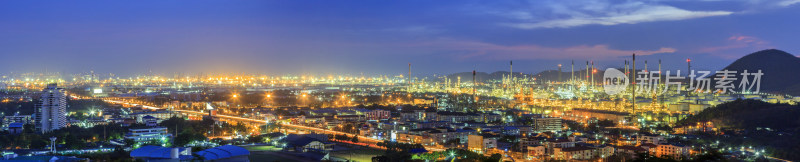 城市夜景及工业设施俯瞰图