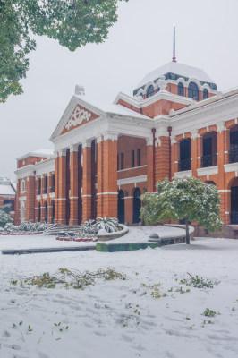 武汉武昌阅马场红楼公园雪景风光