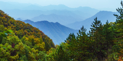 河南省洛阳白云山九龙潭秋天山谷风景