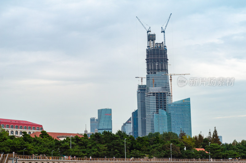 正在建设中的城市高楼海天中心鸟瞰全景