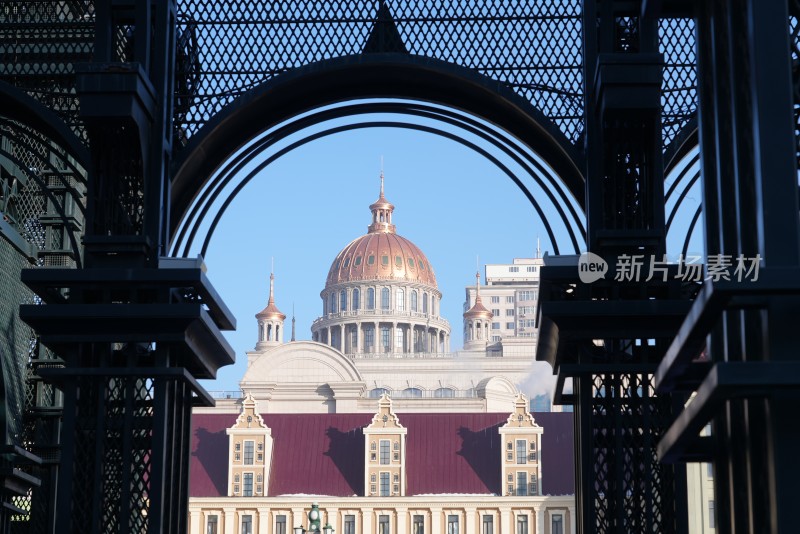 冬季哈尔滨的街头建筑城市风光