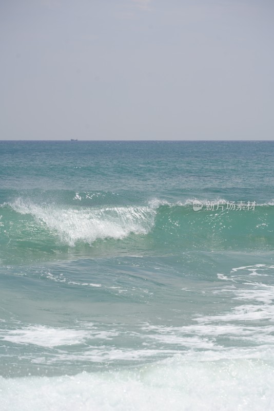 海南三亚万宁日月湾海浪