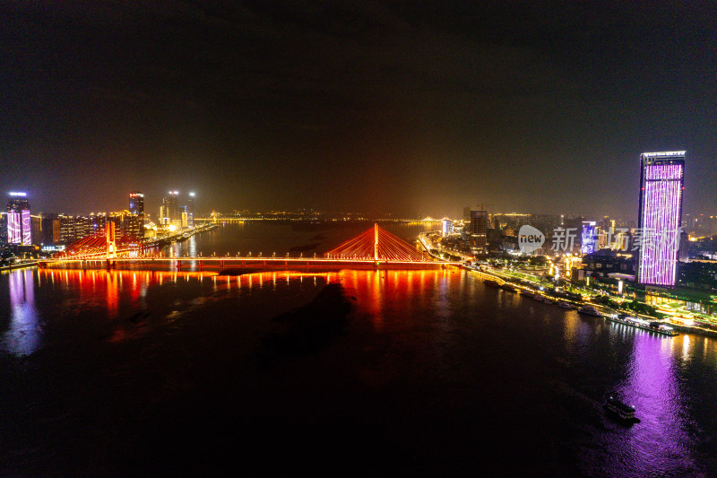 江西南昌赣江两岸夜景航拍图