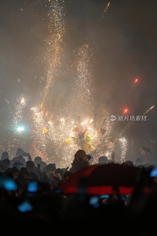 广东梅州中国非遗顺丰火龙狂舞夜焰火龙腾