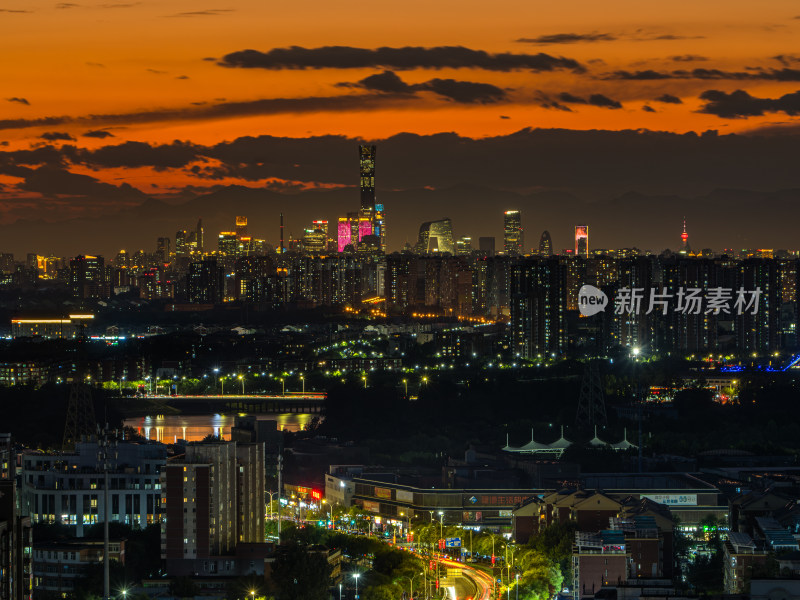 北京暮色下灯火辉煌的城市夜景全景