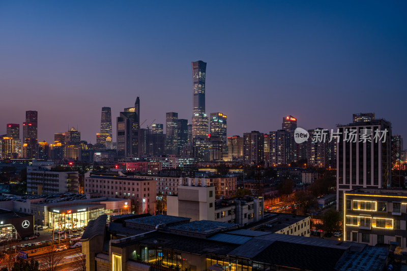 北京夜幕下灯火辉煌的城市高楼夜景