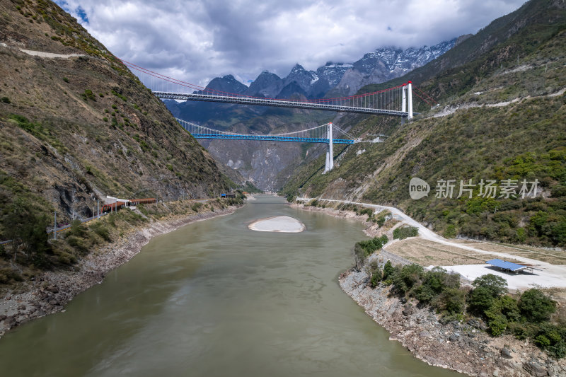 云南香格里拉藏族虎跳峡大桥航拍