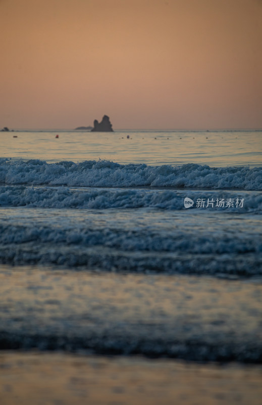 山东青岛崂山区石老人风景区海边日出景观