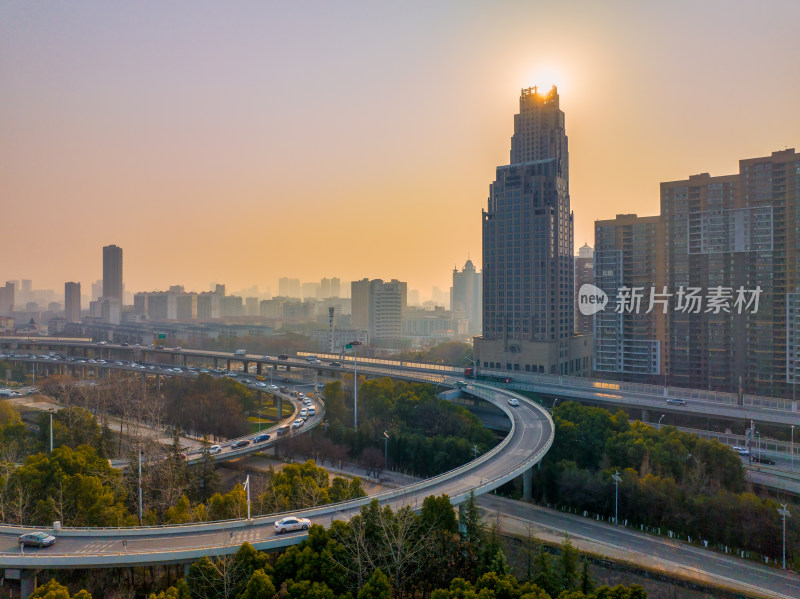 武汉三环线常青立交桥及旁边的万科城小区
