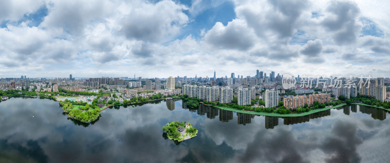 鸟瞰南京莫愁湖湖心岛城市全景