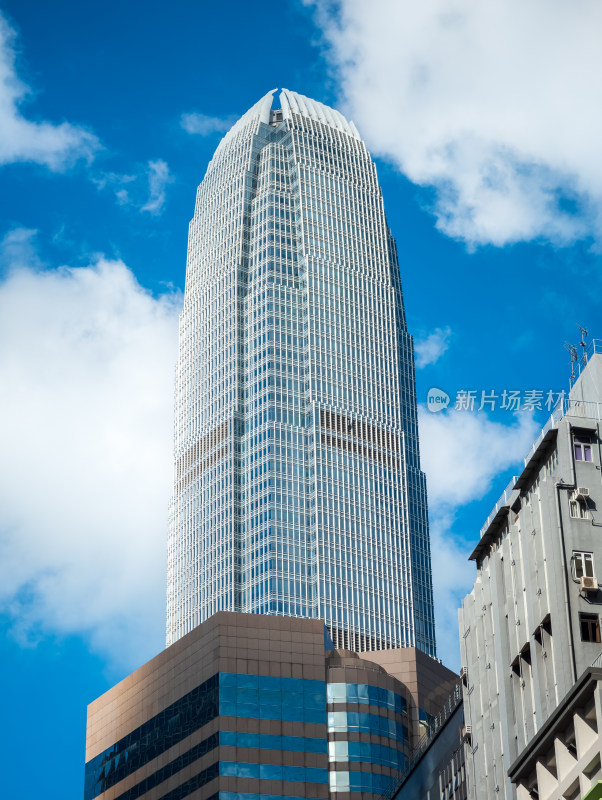 香港天际线与环球贸易广场及壮丽天空