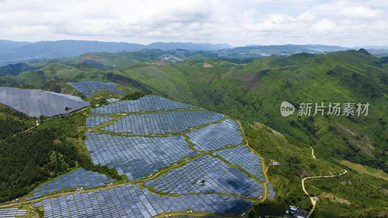 喀斯特地貌山顶光伏新能源航拍