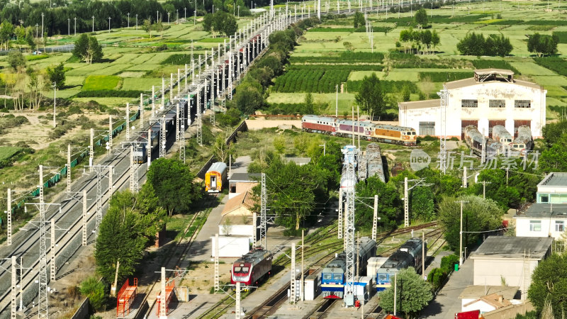 青藏铁路青海乌兰柯柯镇火车站航拍