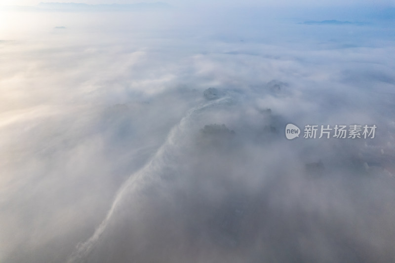 清晨山川迷雾平流层航拍图