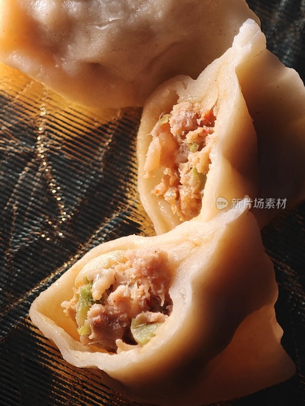 内馅饱满的美味饺子