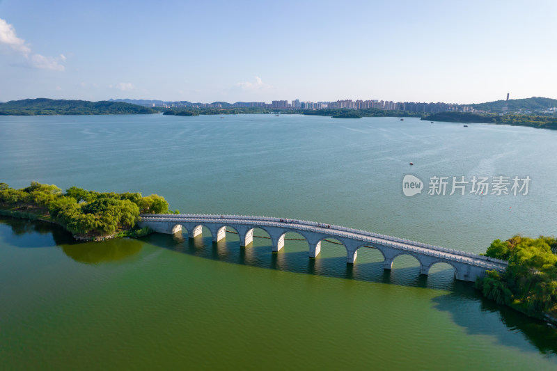 岳阳市南湖九孔桥航拍风光