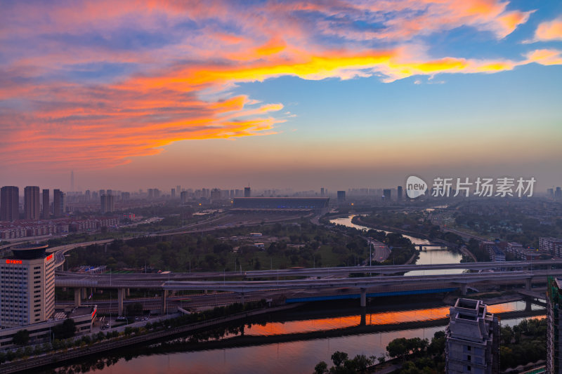 夕阳下天津西站风光