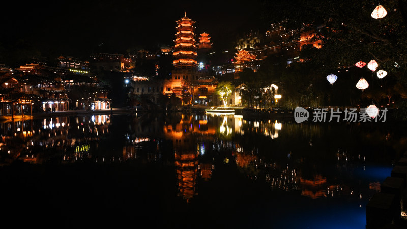 贵州兴义市峰林布依景区夜景