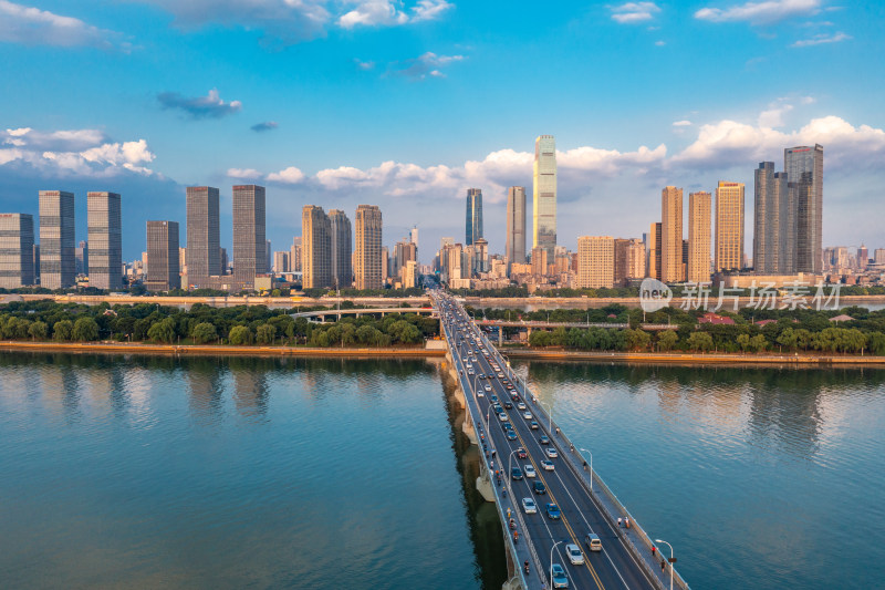 航拍长沙橘子洲大桥湘江沿岸城市风光