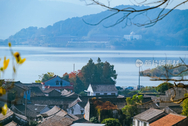 宁波院士中心上俯瞰东钱湖风景