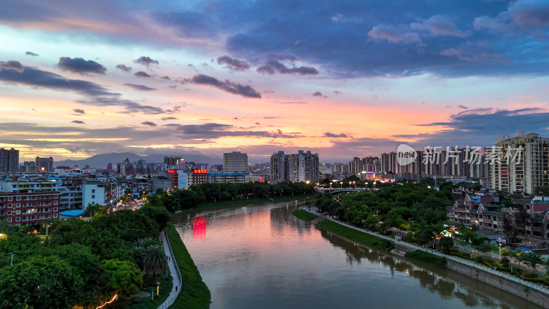 玉林城市晚霞城市大景航拍图