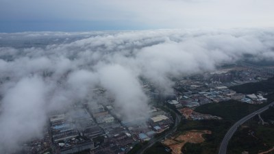 广东东莞：雨后清溪镇云雾缭绕宛如仙境