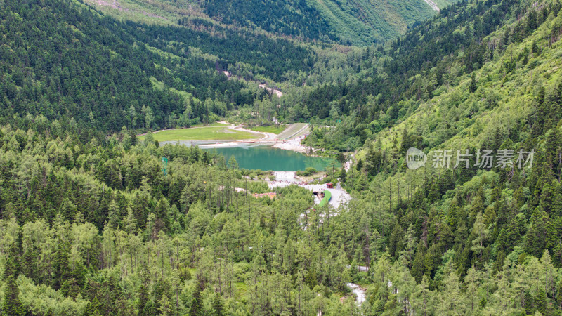 四川阿坝理县毕棚沟景区的盘羊湖月亮湾